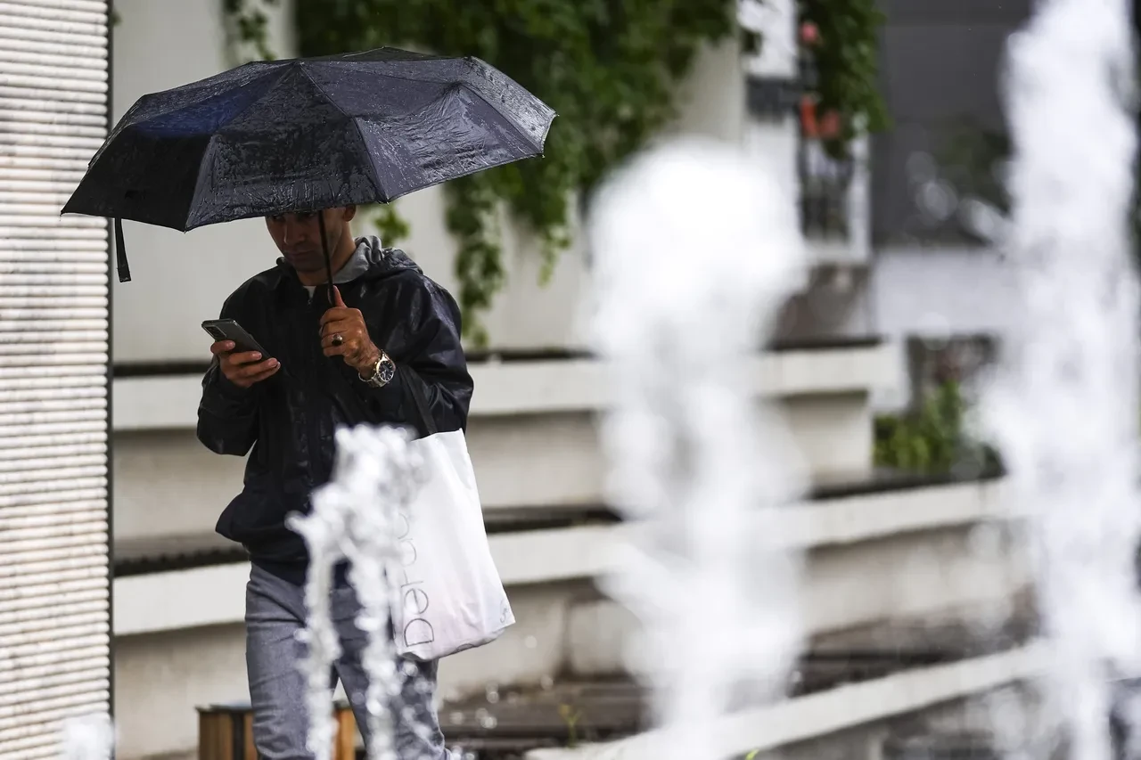 Meteoroloji'den 13 kente sağanak uyarısı! Kuzeyde yağmur, güneyde sıcak etkili olacak