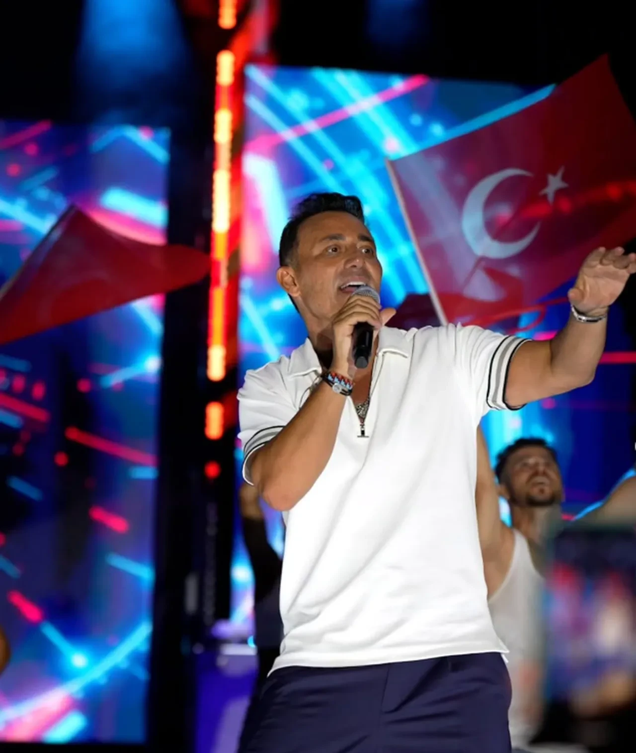 Mustafa Sandal'ın sözleri tepki çekti! Rejideki ekibe hakaretler yağdırdı