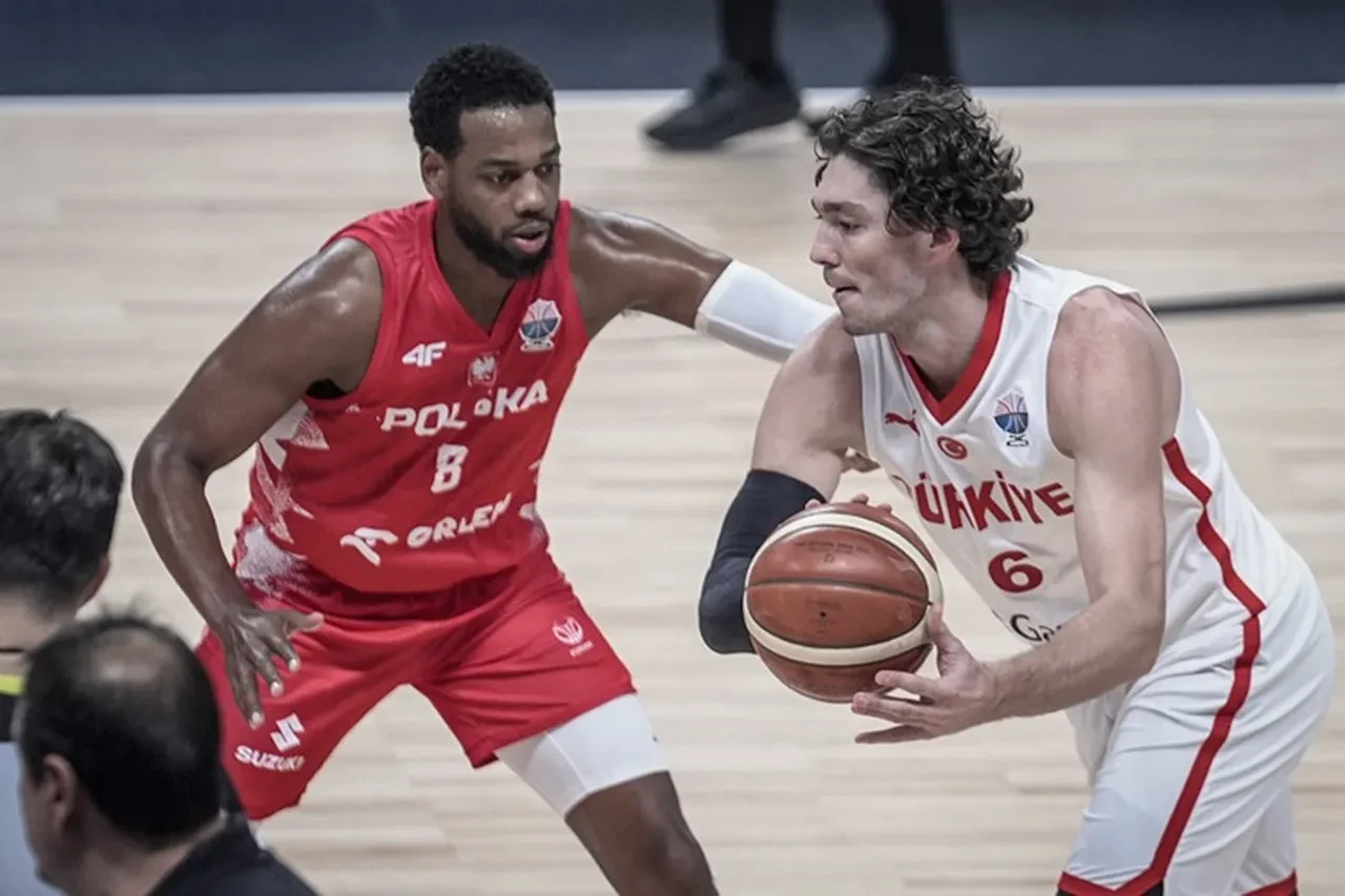 Türkiye Yunanistan'ı yenerse kiminle oynayacak? 12 Dev Adam basketbolda finale adım adım