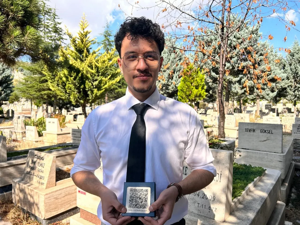 Yeni nesil mezar! QR kod sayesinde geçmişe yolculuk