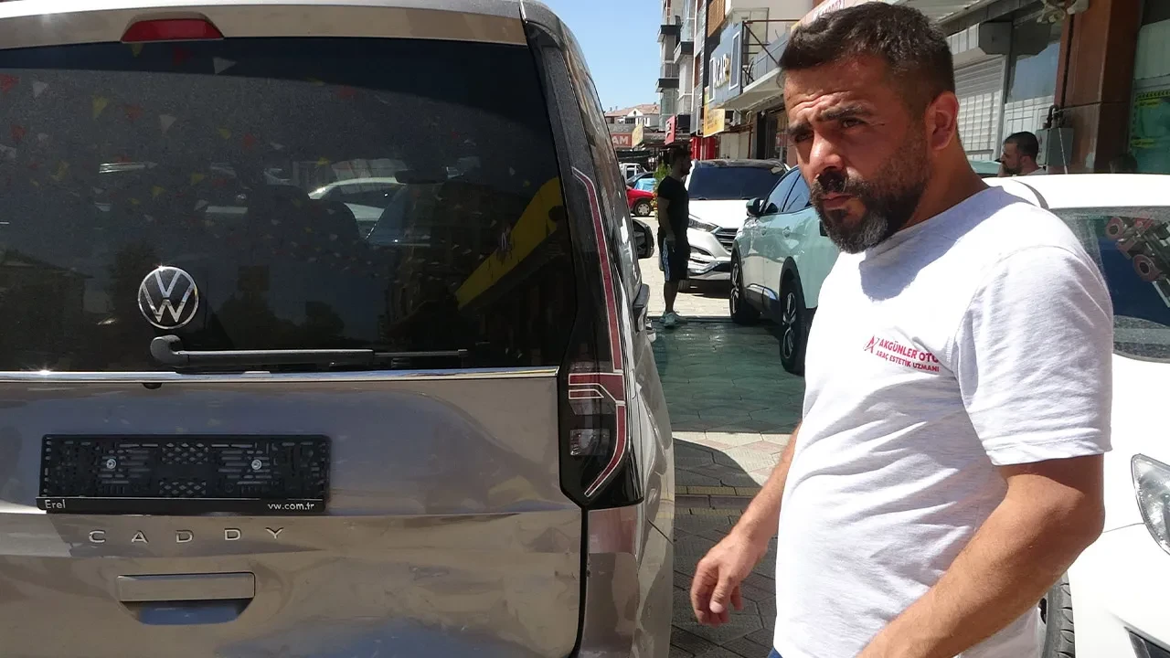 Araç sahiplerini şaşırtan yöntem! Kaporta ustası viral oldu: Torpil ve balonla göçük düzeltiyor