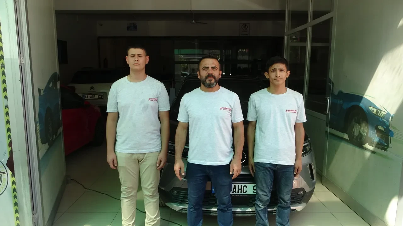 Araç sahiplerini şaşırtan yöntem! Kaporta ustası viral oldu: Torpil ve balonla göçük düzeltiyor
