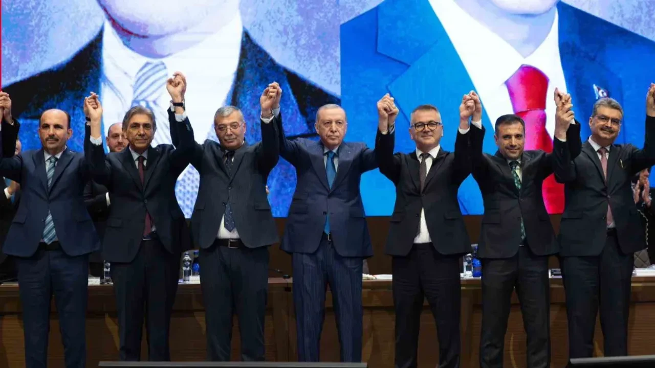 CHP’den AK Parti’ye geçen belediyeler! Kaç belediye AK Parti'ye geçti?