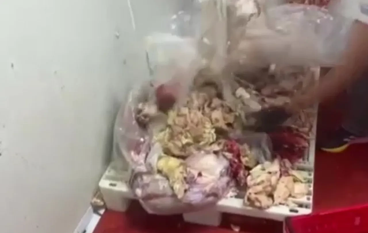 Köfte diye bakın neler yedirmişler! 3 işletmeye yapılan baskında ele geçirildi