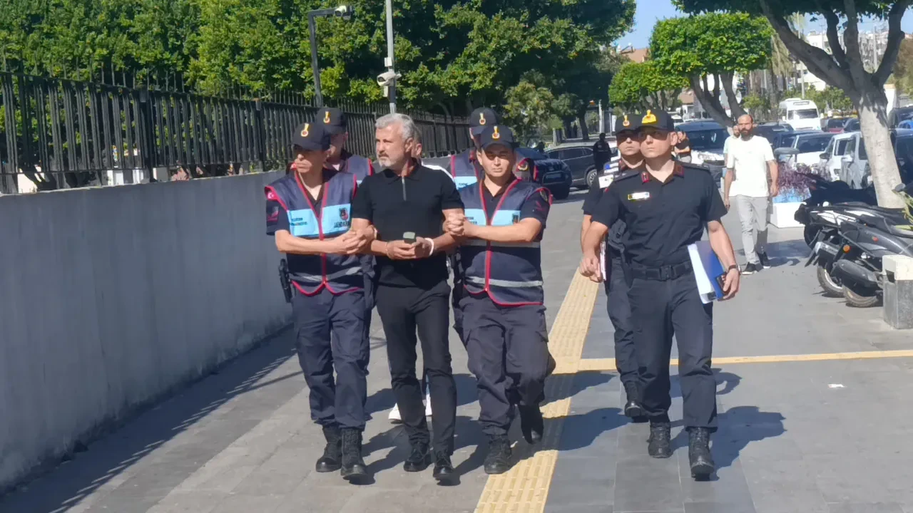 Manavgat Belediyesi operasyonunda eski Belediye Başkanı Şükrü Sözen tutuklandı