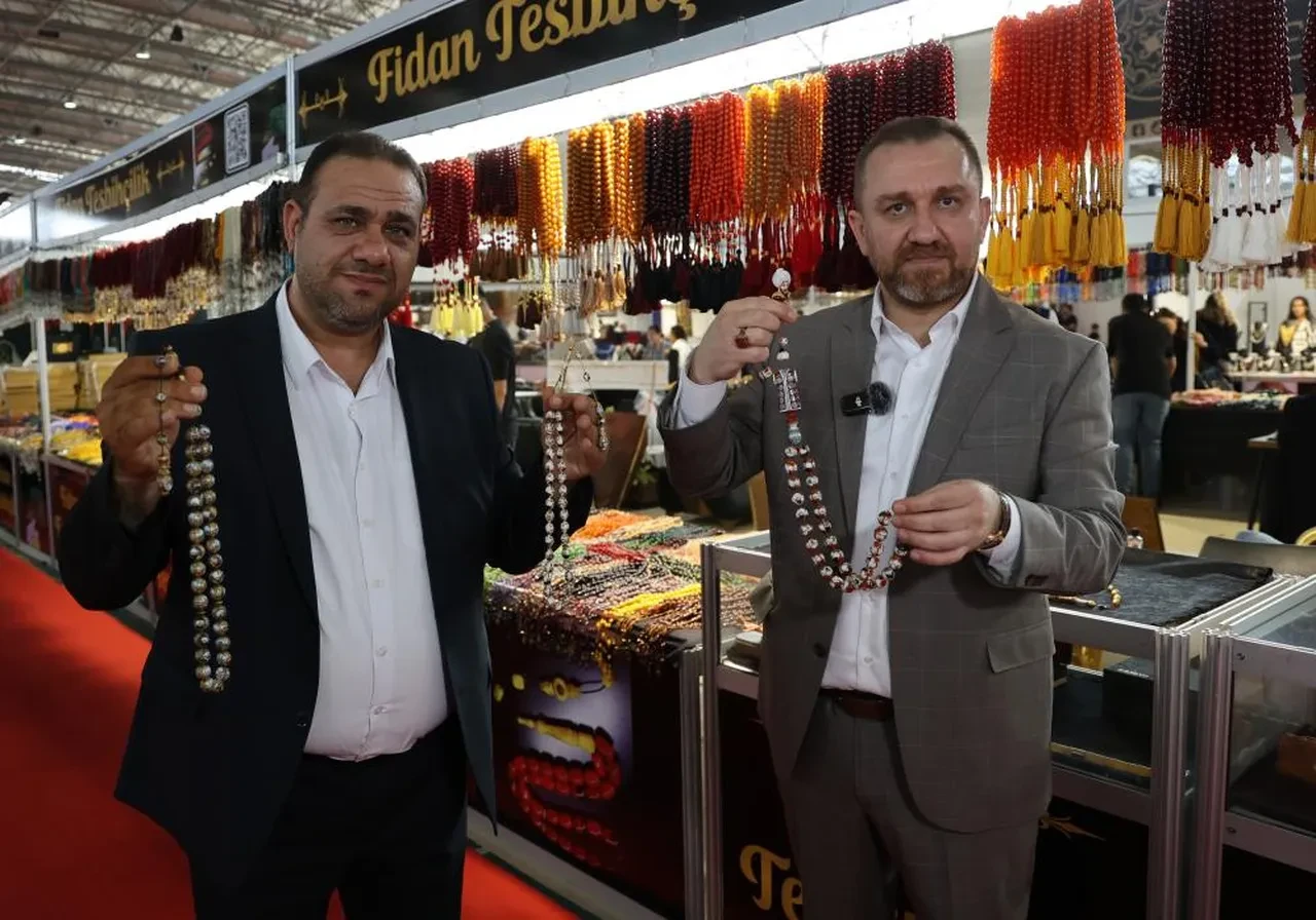Padişah portreleri tespihlerde: Milimetrik detaylar ilgi odağı oldu!