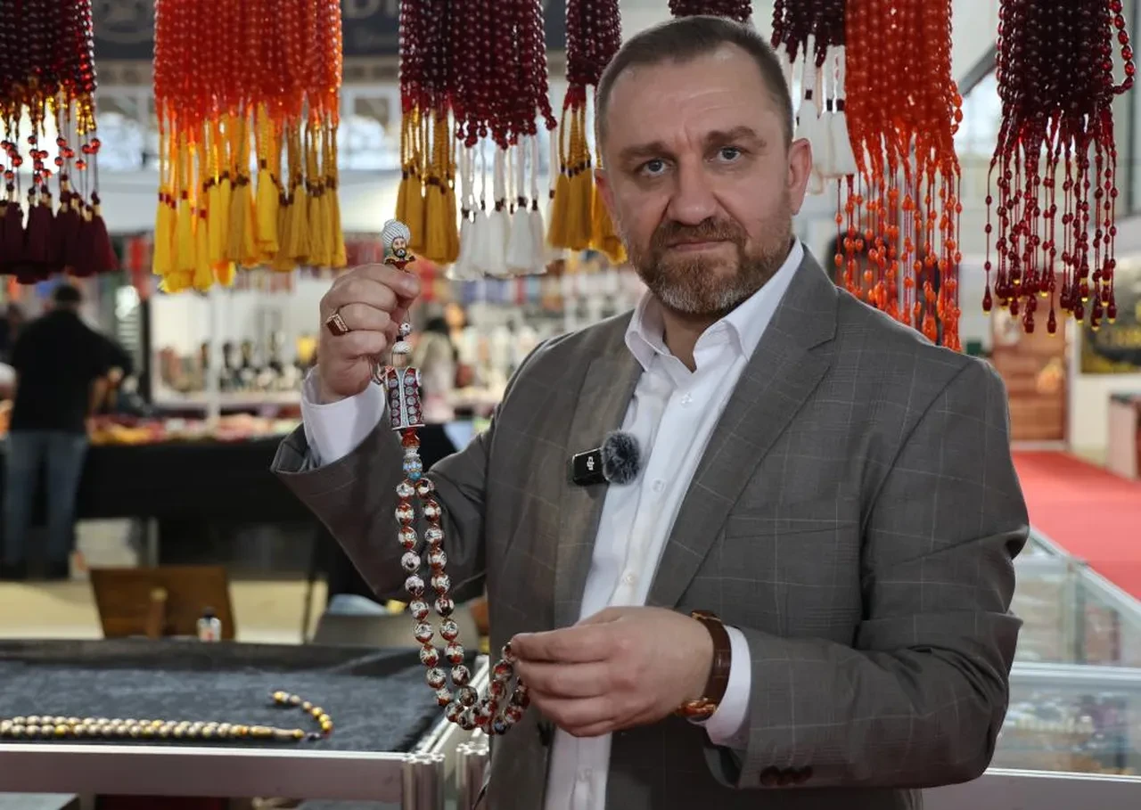 Padişah portreleri tespihlerde: Milimetrik detaylar ilgi odağı oldu!