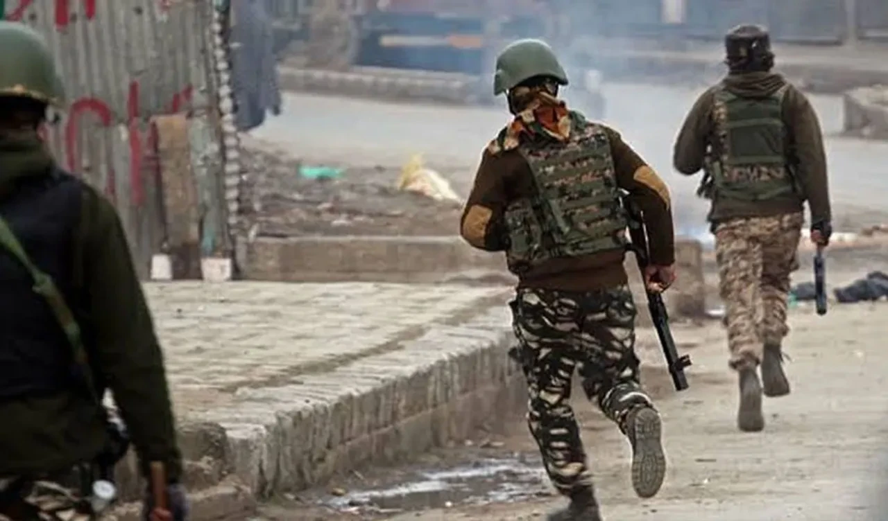 Pakistan'dan Afganistan sınırına operasyon! Çok sayıda militan etkisiz hale getirildi