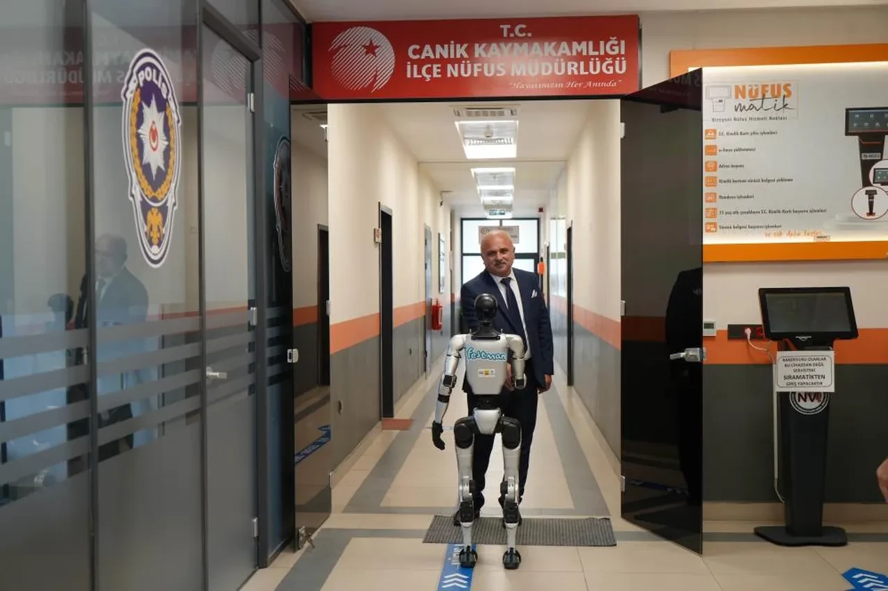 Türkiye'de bir ilk! Robot nüfusa kaydettirildi