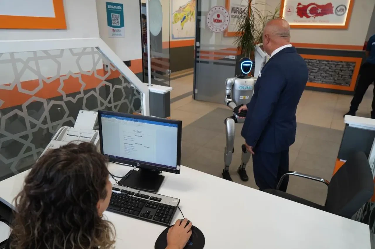 Türkiye'de bir ilk! Robot nüfusa kaydettirildi