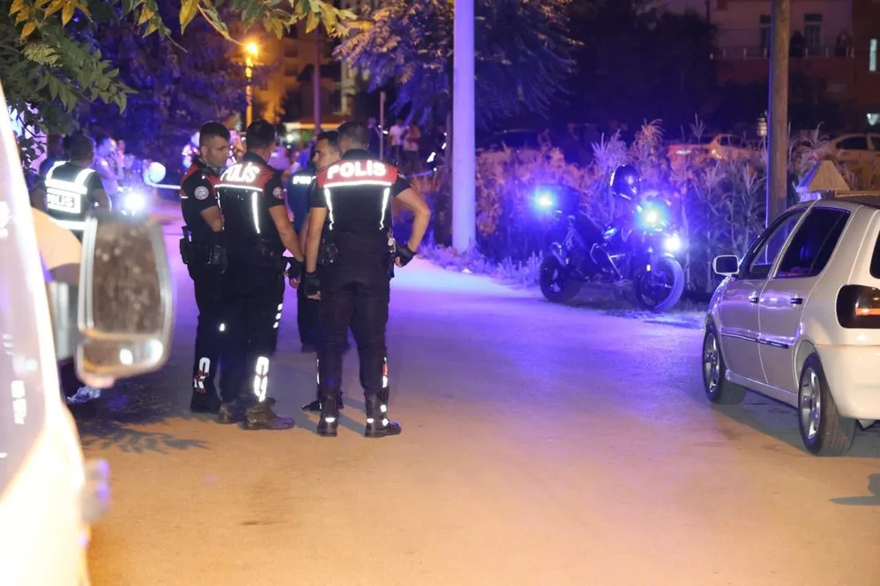 Aksaray'da dehşet gecesi! Annesi, kardeşi ve komşusunu vurup intihara kalkıştı