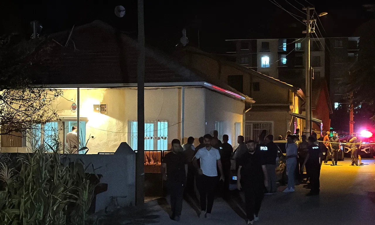 Aksaray'da dehşet gecesi! Annesi, kardeşi ve komşusunu vurup intihara kalkıştı