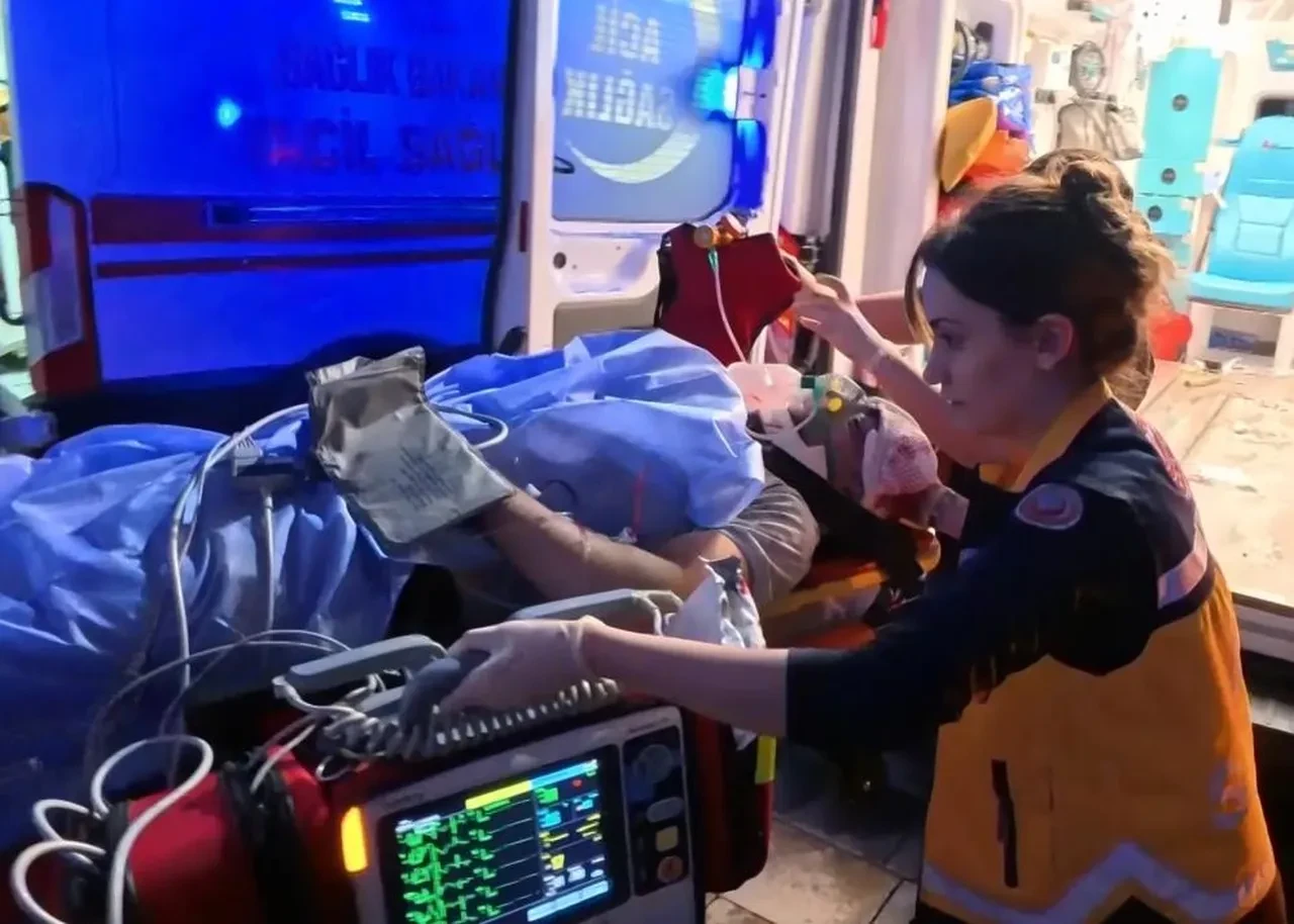 Aksaray'da dehşet gecesi! Annesi, kardeşi ve komşusunu vurup intihara kalkıştı