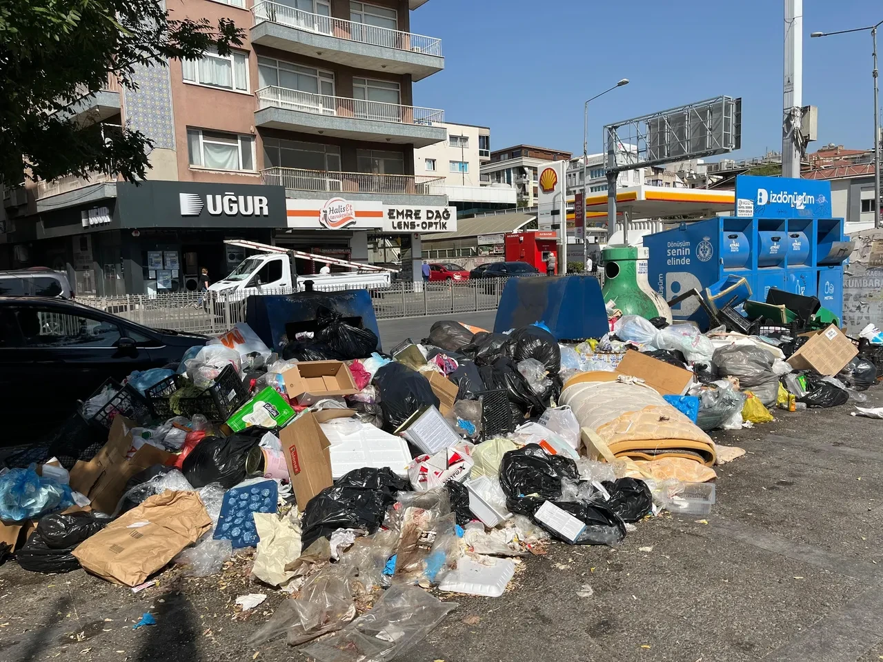 Buca çöplere teslim! Kötü koku vatandaşları çileden çıkarttı