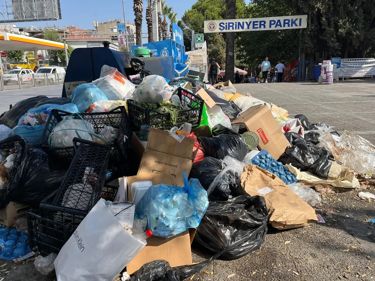 Buca çöplere teslim! Kötü koku vatandaşları çileden çıkarttı