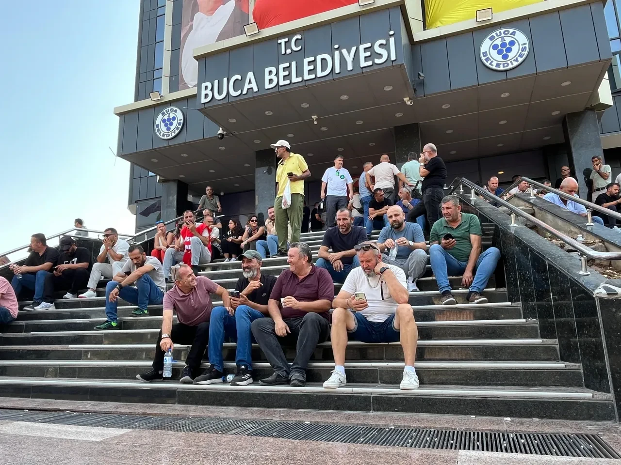 Buca çöplere teslim! Kötü koku vatandaşları çileden çıkarttı
