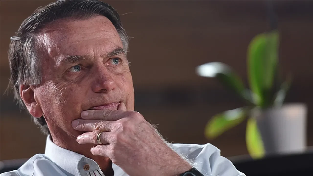 Eski Brezilya Devlet Başkanı Bolsonaro'ya darbe suçundan hapis cezası