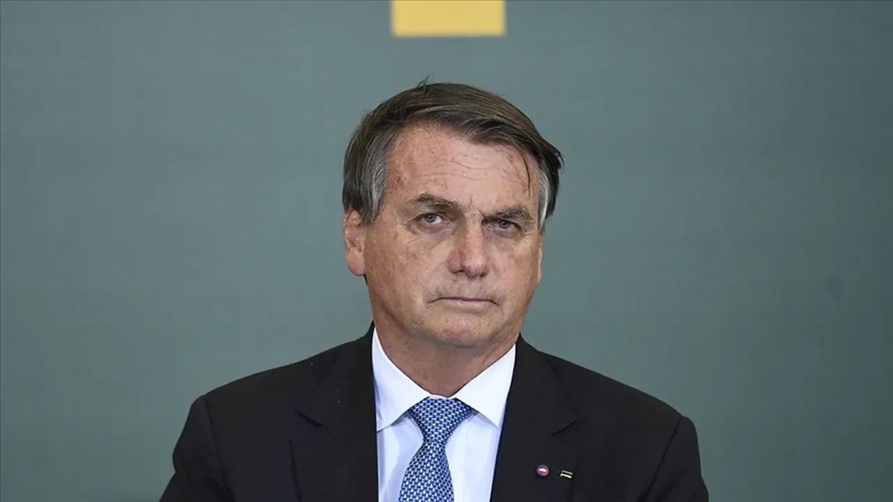 Eski Brezilya Devlet Başkanı Bolsonaro'ya darbe suçundan hapis cezası