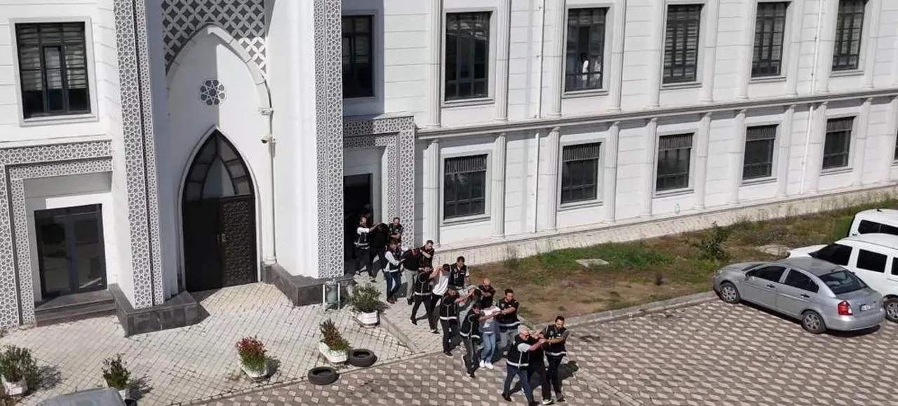 FETÖ’cüleri deşifre eden isme silahlı saldırı: Çok sayıda tutuklama var!