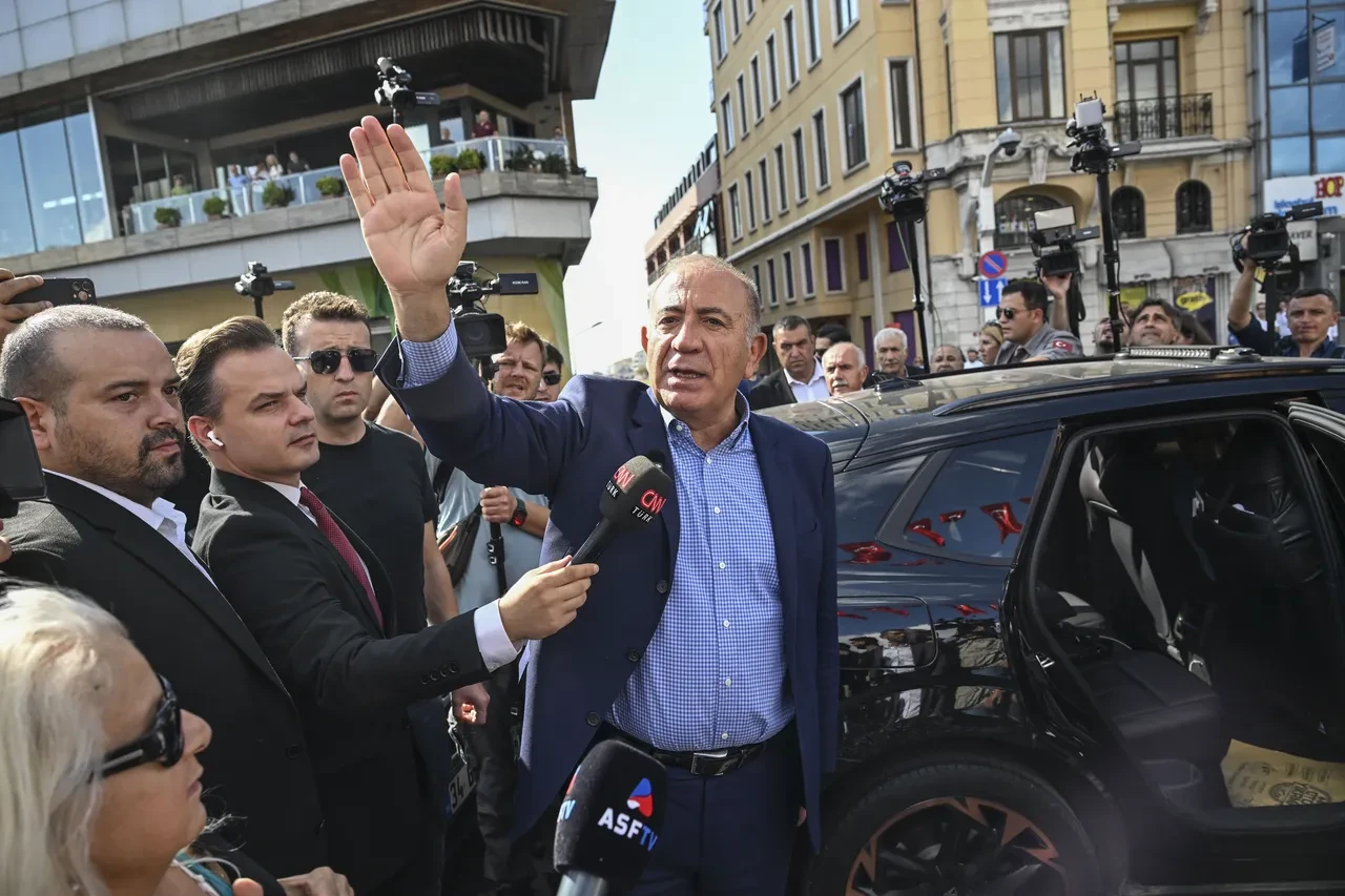 Gürsel Tekin'den kendisini eleştiren CHP'lilere gözdağı! "Polemiğe girersek birçok arkadaşı üzerim"