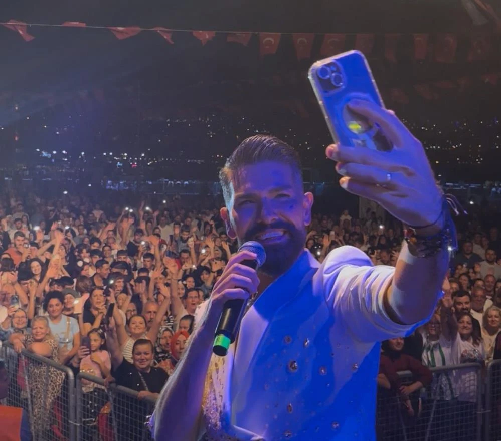 Bursa'da Mehmet Çevik coşkusu: Memleketi için ücretsiz sahne aldı