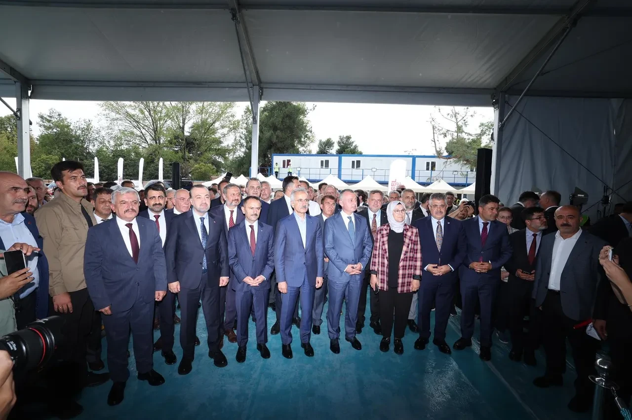 Kocaeli için tarihi gün: Dev köstebekler tünel açmaya başladı..