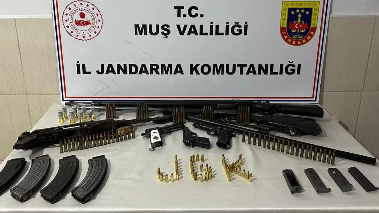 Muş'ta çok sayıda silah ve mühimmat ele geçirildi
