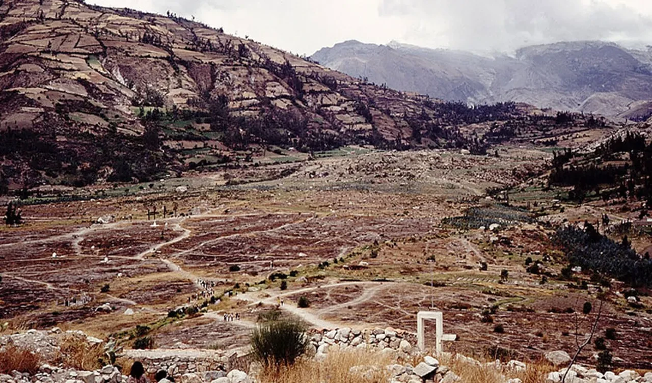 Tarihin en ölümcül toprak kayması! Kasaba dakikalar içinde haritadan silindi