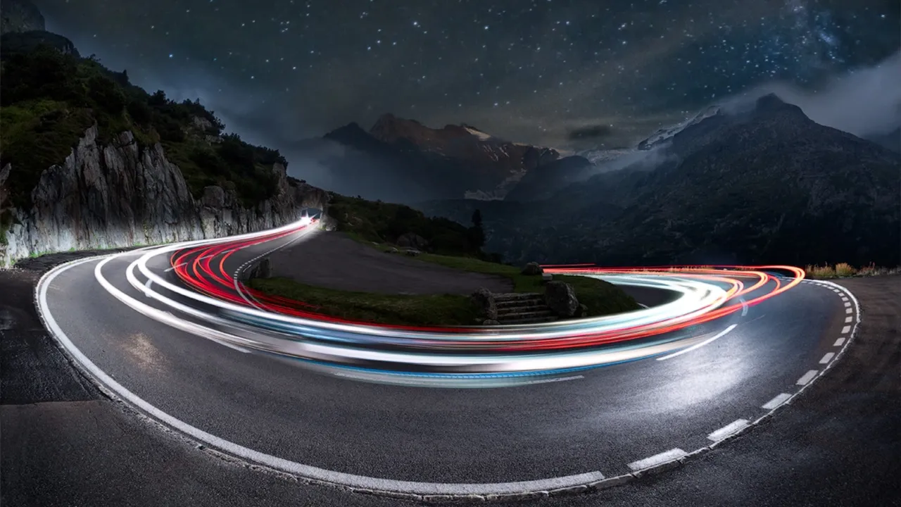 Arabanızdaki o 'Uğraşılmamış' pedal ne işe yarıyor? İşte sürücülerin fark etmediği hayati sır!