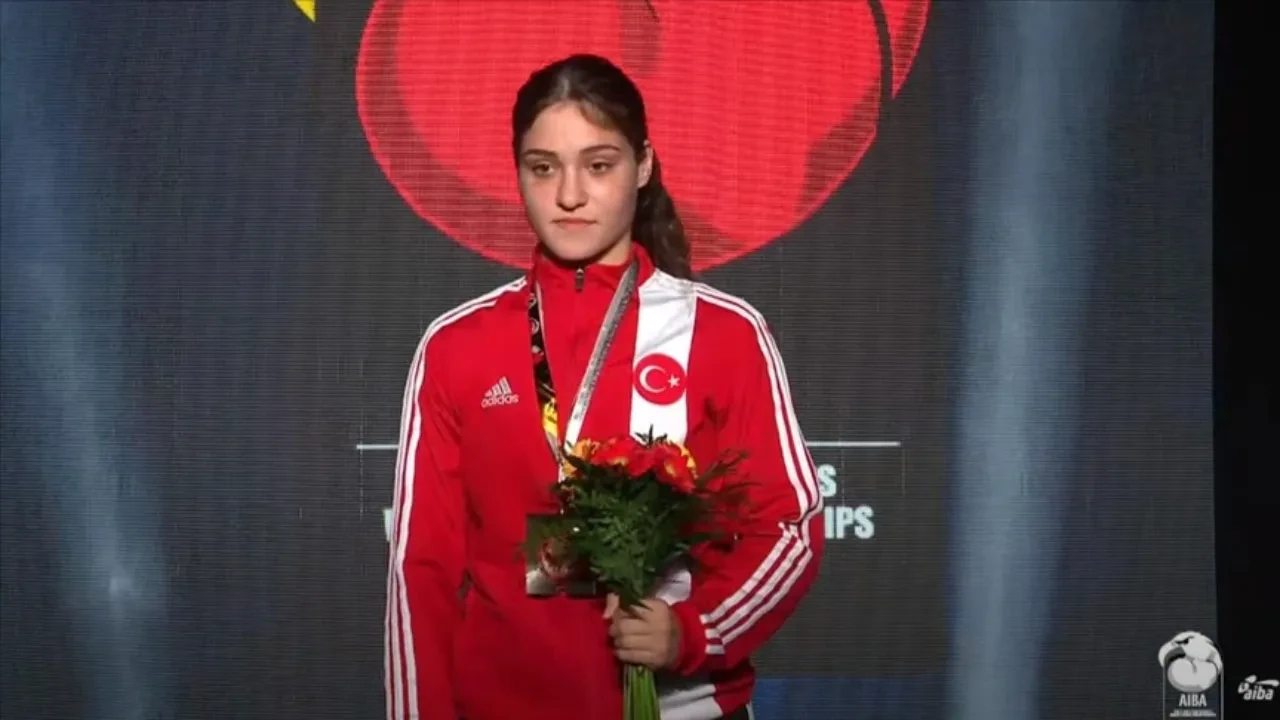 /spor/buse-naz-cakiroglu-dunya-boks-sampiyonasinda-finalde-3248574