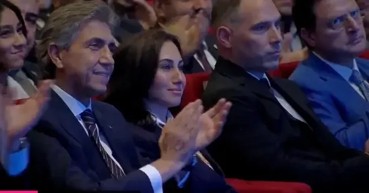 CHP'den istifa eden Özlem Vural Gürzel AK Parti'ye geçti! Rozetini Erdoğan taktı