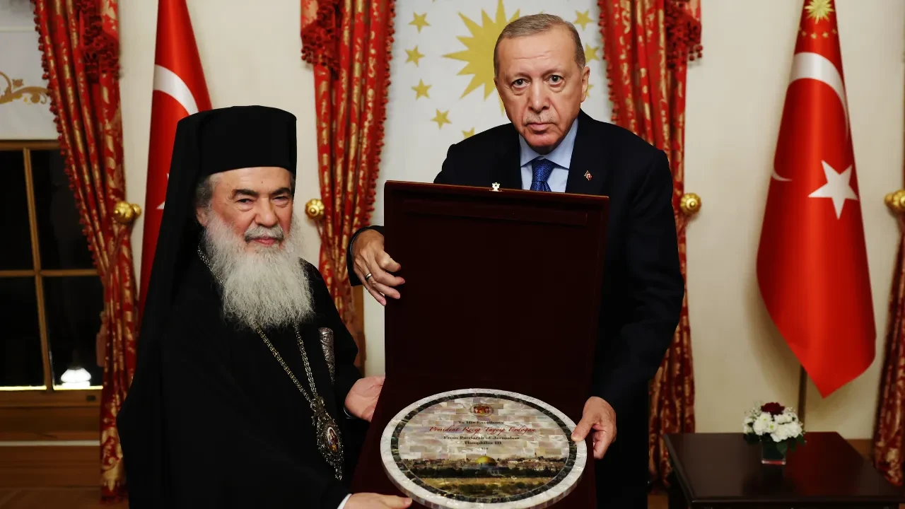 Cumhurbaşkanı Erdoğan, Kudüs Rum Ortodoks Patriğini kabul etti