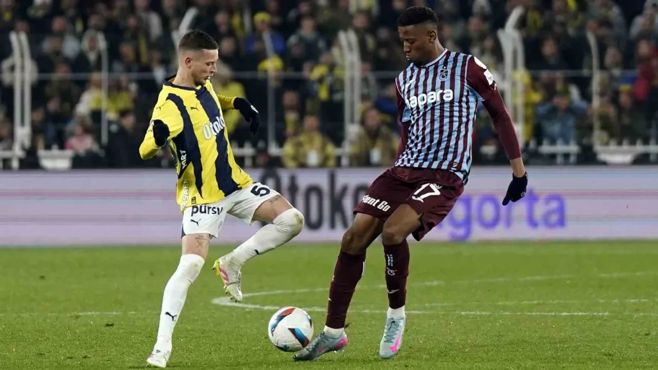 Fenerbahçe - Trabzonspor maçının saati değişti! Resmi açıklama geldi