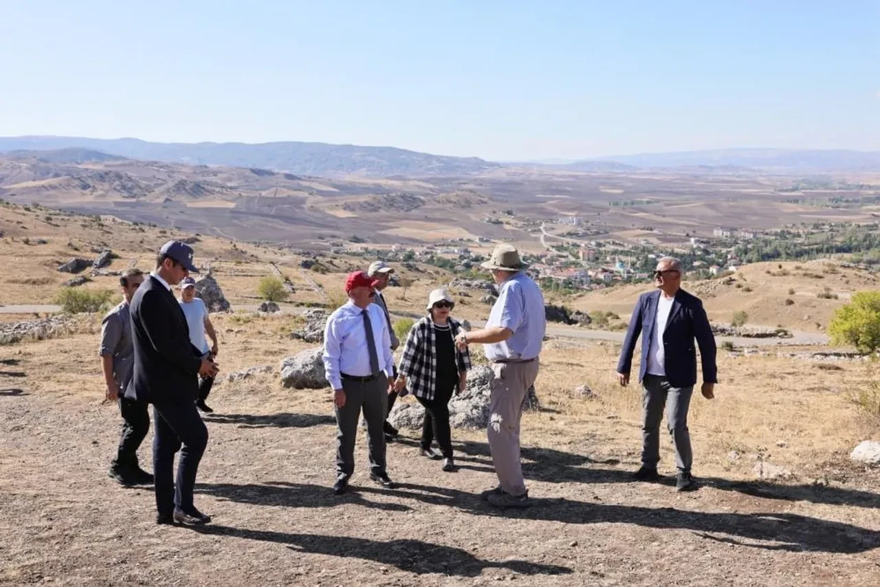 Herkesin hayranlıkla gezdiği yer: Hattuşa! Kazı çalışmaları yerinde incelendi