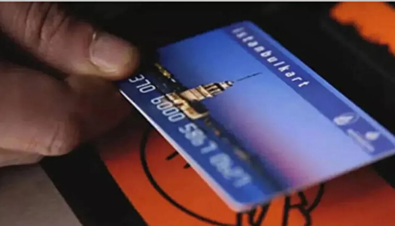 İstanbul'da ulaşımda 30 yaş krizi: AK Parti yeniden harekete geçti