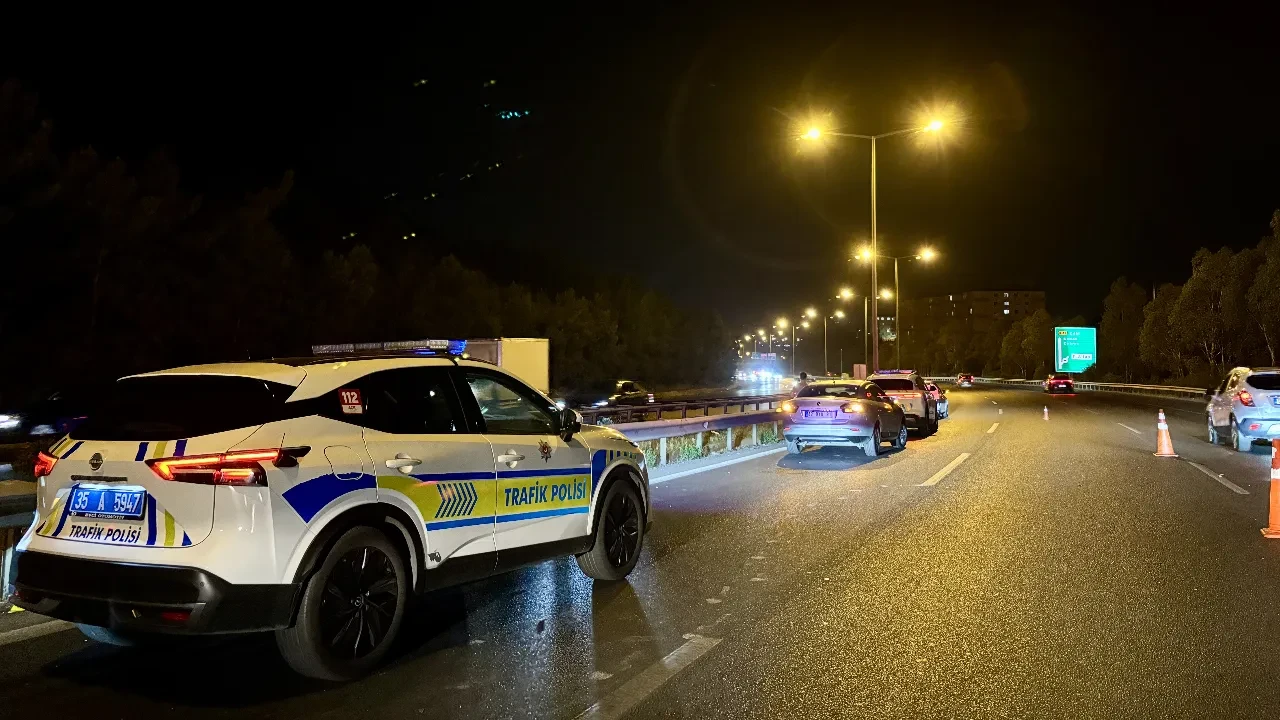 İzmir'de motosiklet kazası! Bariyere çarpan sürücü can verdi