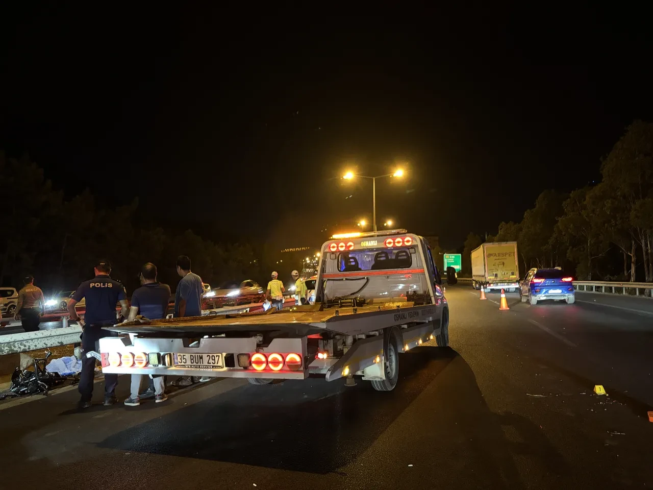 İzmir'de motosiklet kazası! Bariyere çarpan sürücü can verdi