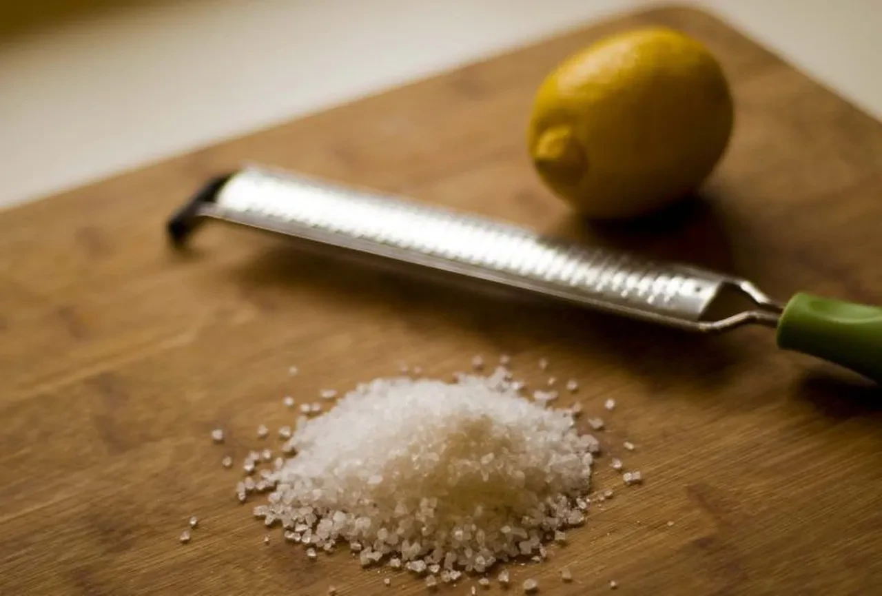 Klozet kapağındaki o sarı lekeler kâbusunuz olmasın! Rengini geri getirmenin en etkili yöntemleri