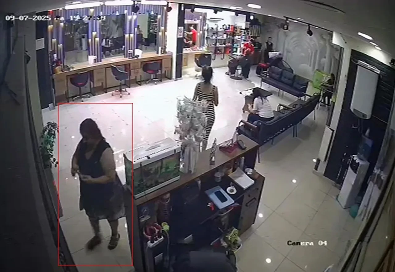 Kuaförde tepeden tırnağa yenilendi! 'Sigara içeceğim' deyip para ödemeden kaçtı