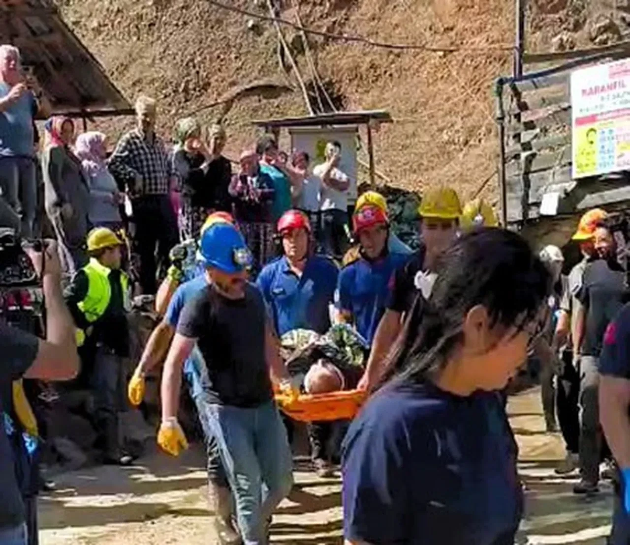 Madende mahsur kalan işçiye ulaşıldı!