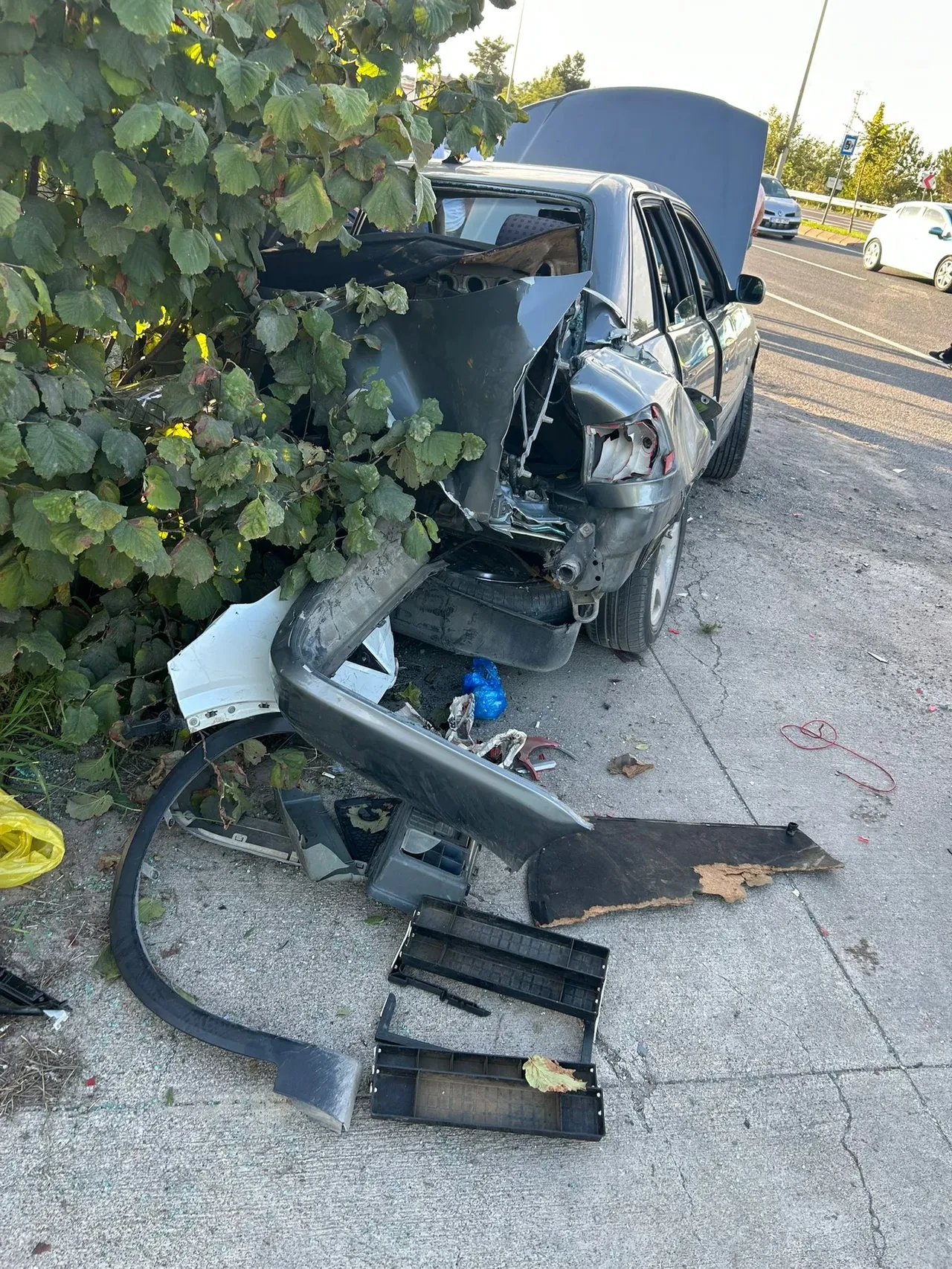 Polisin hız denetimi yaptığı radar aracına  çarptı! Yaralılar var