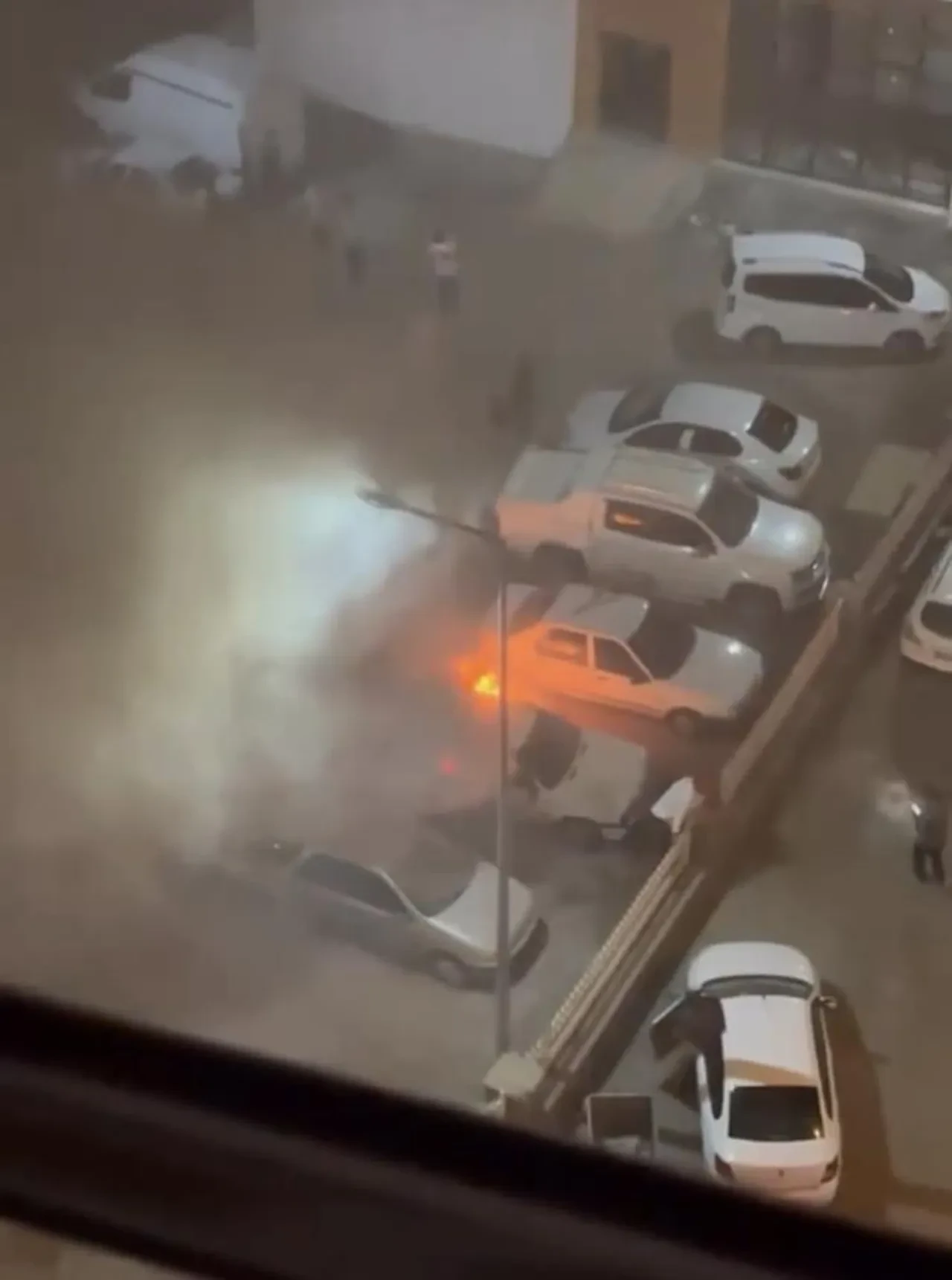 Şanlıurfa'da otomobil alev alev yandı: Mahallede panik yaşandı!