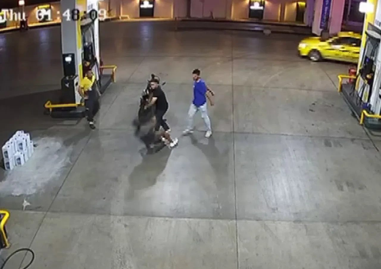 Tek yumrukla bayılttı, beyin kanaması geçirtti! Çevredekiler film gibi izledi