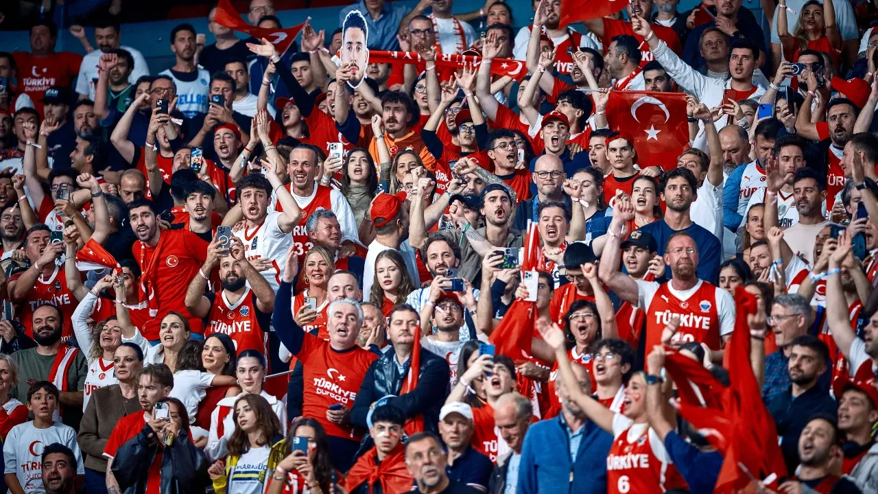 /spor/turkiye-avrupa-sampiyonlugu-icin-sahaya-cikiyor-3248871