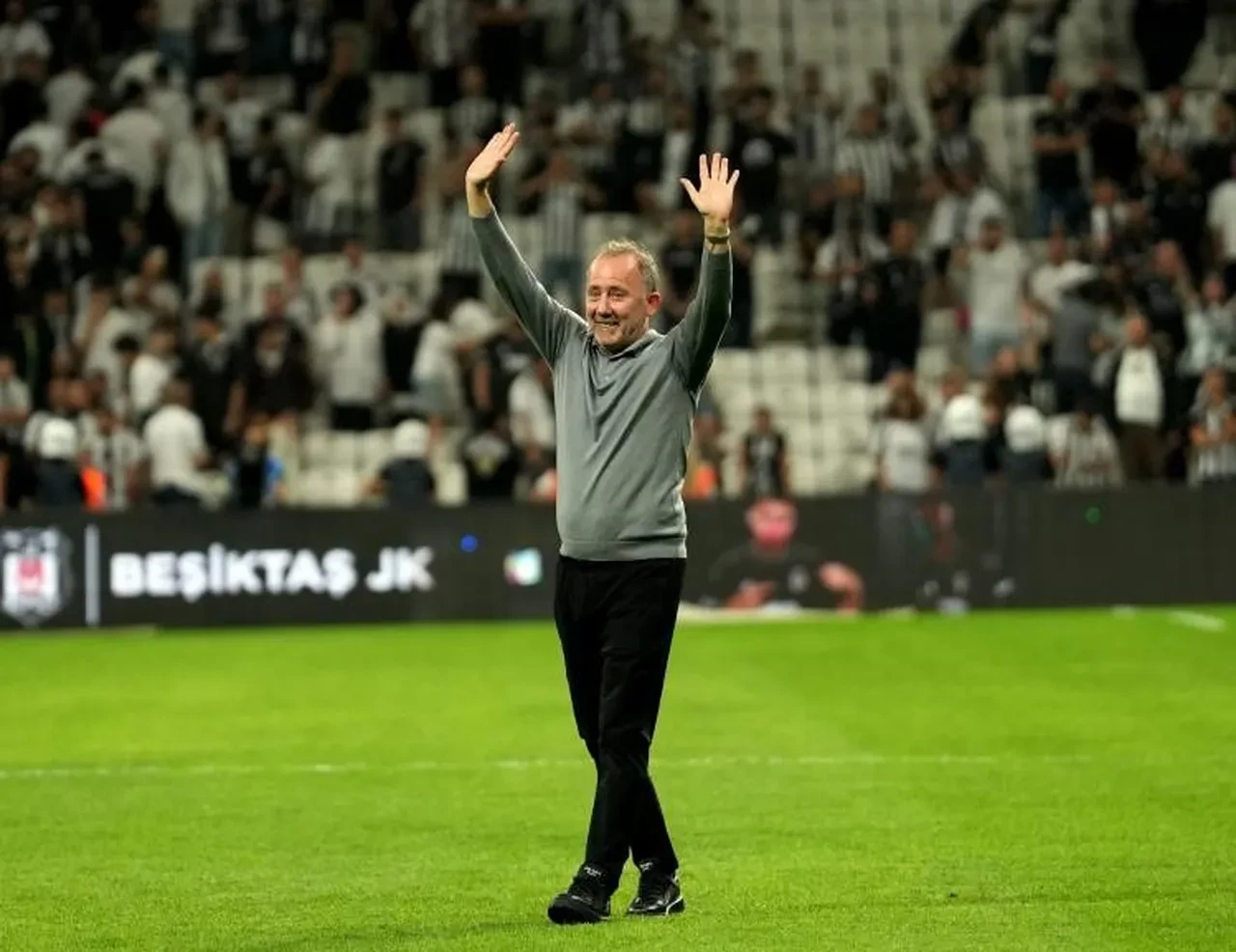 Beşiktaş sil baştan! Kariyeri çok ilginç başladı: 12 futbolcu geldi, 25 isim gitti