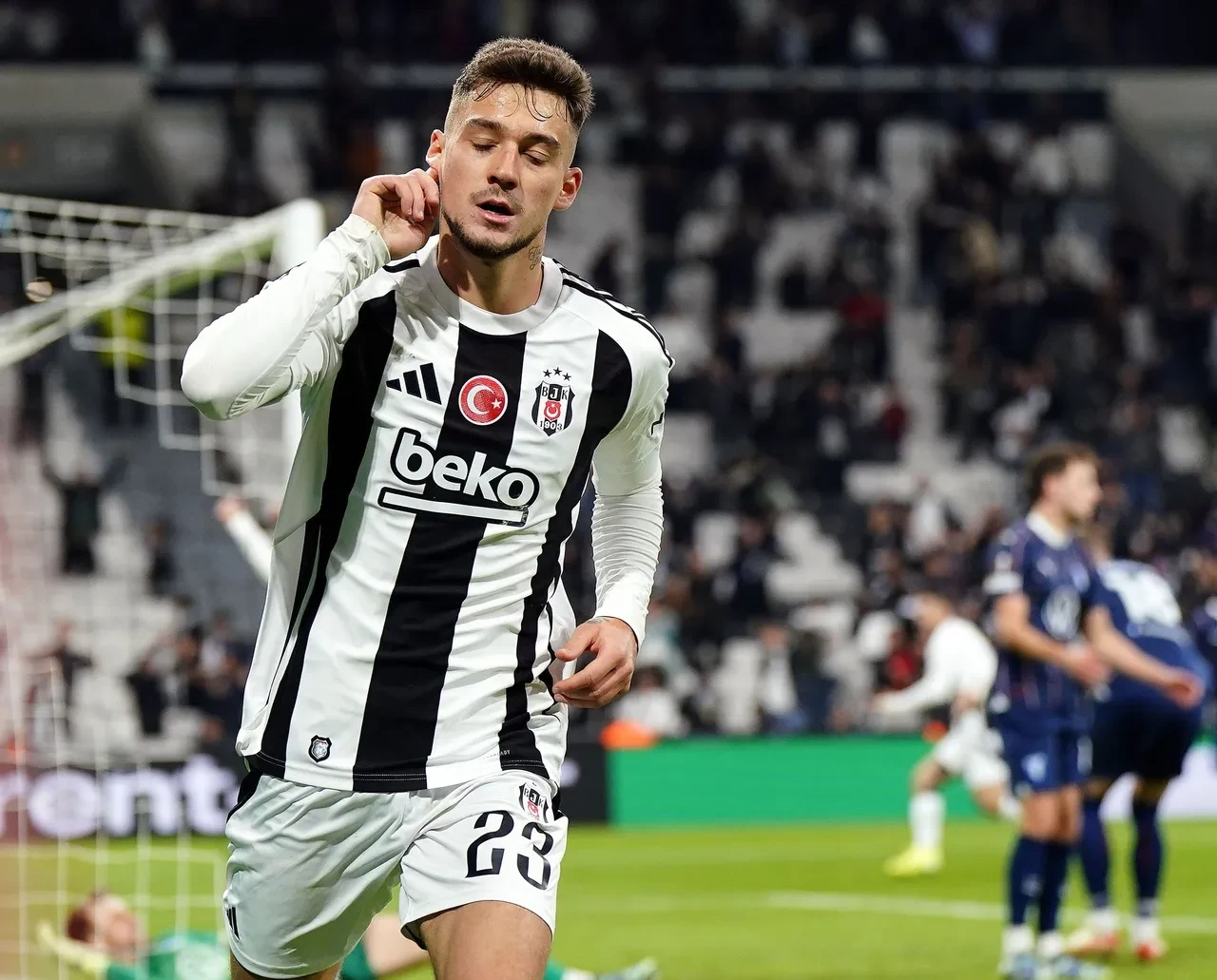 Beşiktaş sil baştan! Kariyeri çok ilginç başladı: 12 futbolcu geldi, 25 isim gitti
