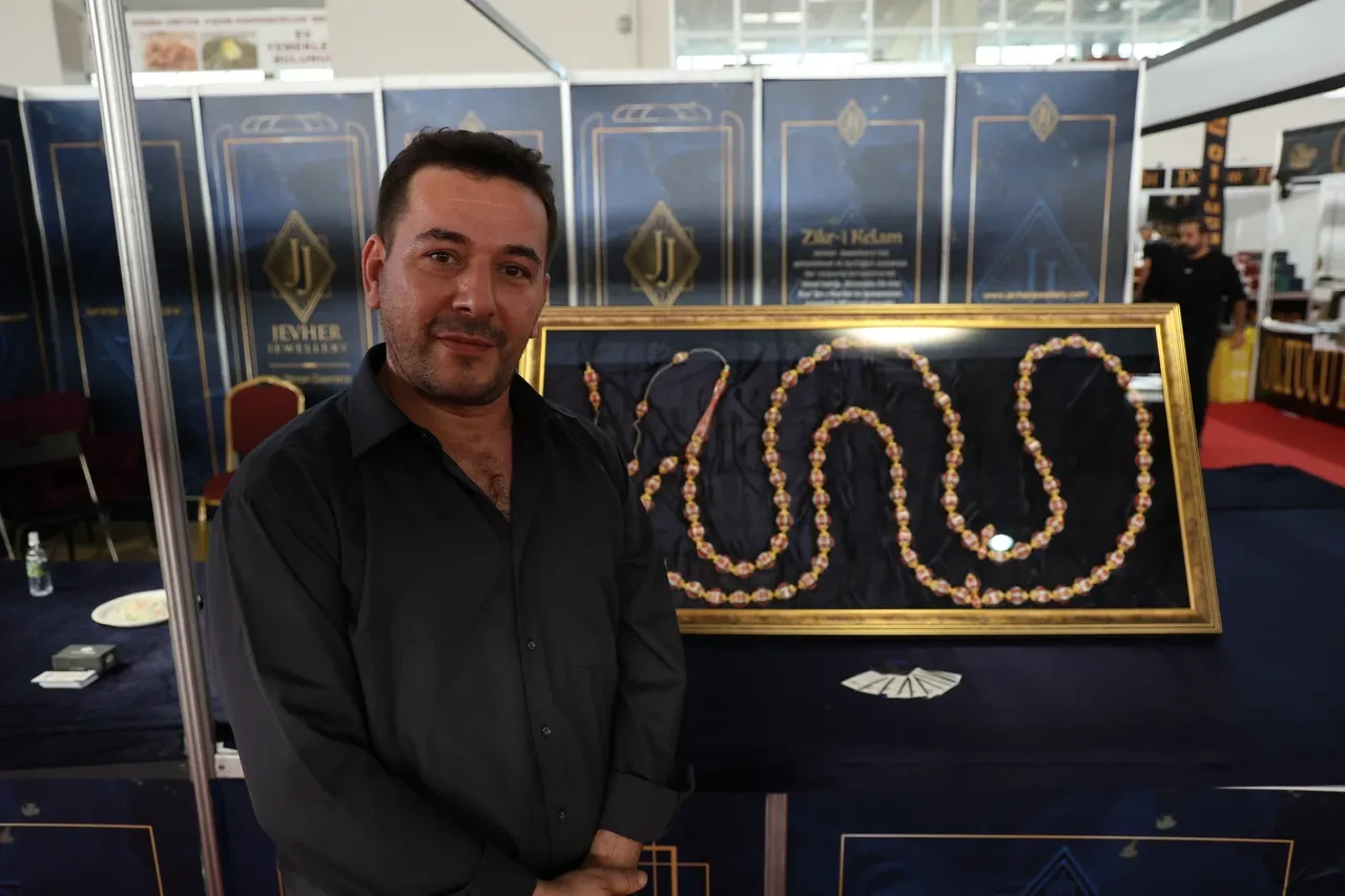 Bu tespihe paha biçilemiyor! Kur'an-ı Kerim'in 604 sayfasını tanelerine işlediler