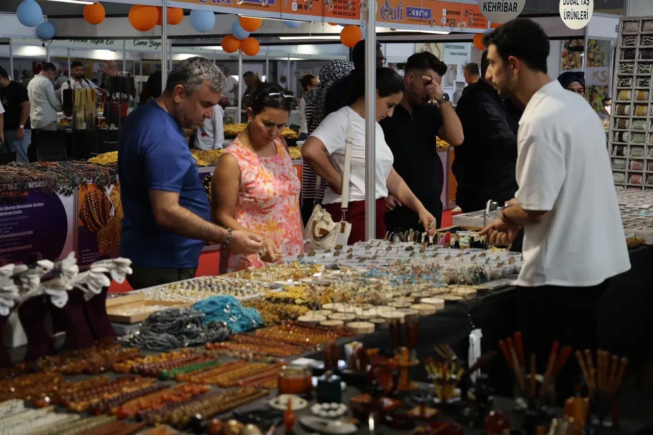 Bu tespihe paha biçilemiyor! Kur'an-ı Kerim'in 604 sayfasını tanelerine işlediler