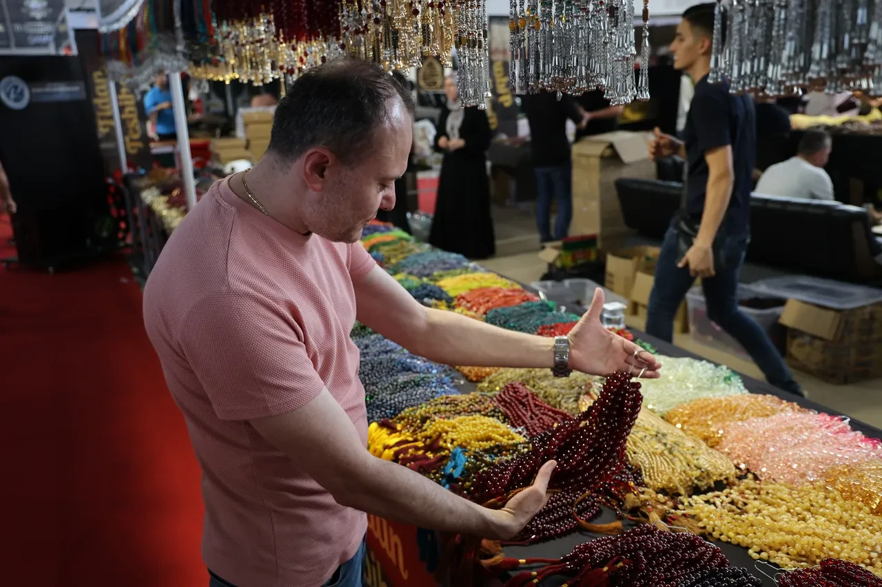 Bu tespihe paha biçilemiyor! Kur'an-ı Kerim'in 604 sayfasını tanelerine işlediler