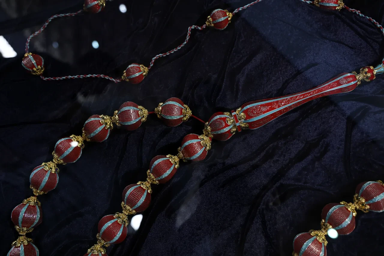 Bu tespihe paha biçilemiyor! Kur'an-ı Kerim'in 604 sayfasını tanelerine işlediler